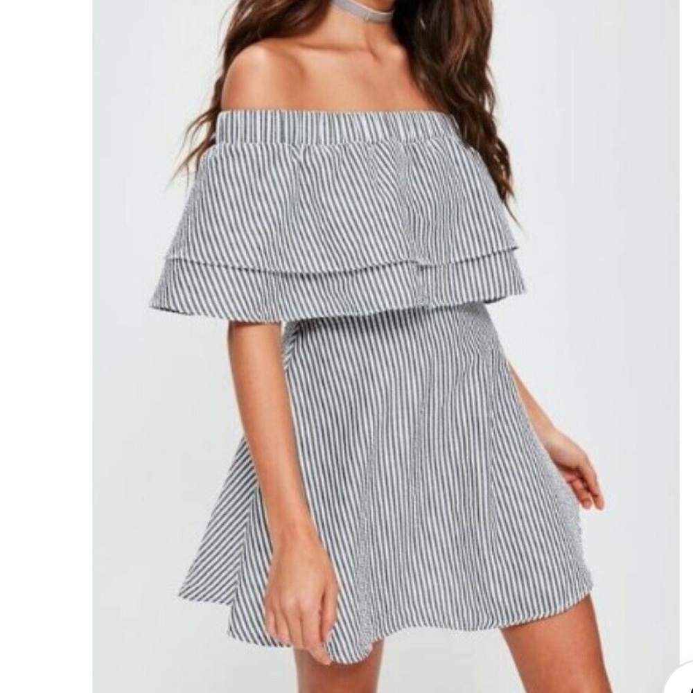 Off the Shoulder Missguided Grey Striped Flare bottom mini dress. Size 4 / small